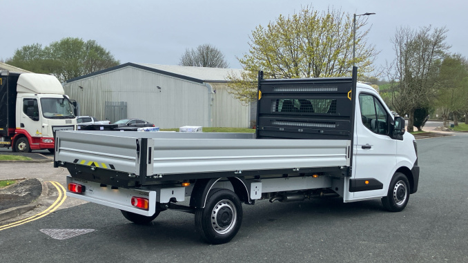 Renault Master Lwb Diesel Fwd LL35dCi 150 Advance Low Roof Dropside - Image 10